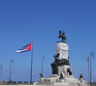 Statue am Malecón