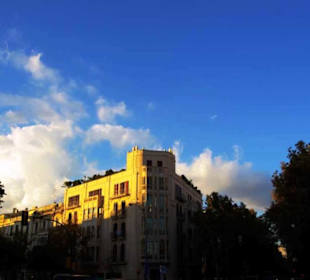 Häuser im letzten Sonnenlicht