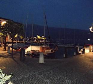 Hafen am Abend in Gardnano
