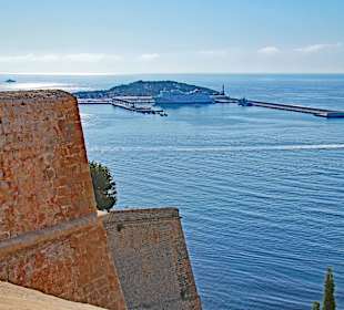 Aussicht von der Burg auf Hafen