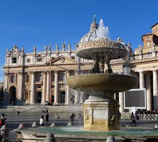Brunnen vor dem Petersdom