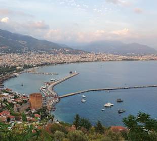 Burg Alanya - Blick auf den Hafen