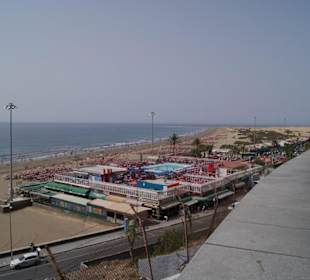 Blick auf die Einkaufsmeile und Dünen