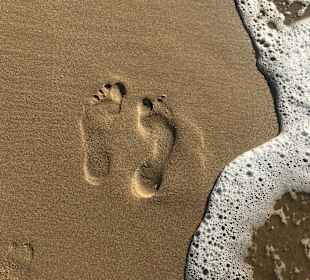 Barfuß durch den Sand 