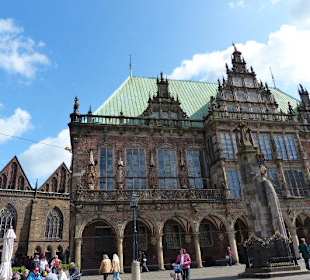 Schöner Markplatz am Rathaus