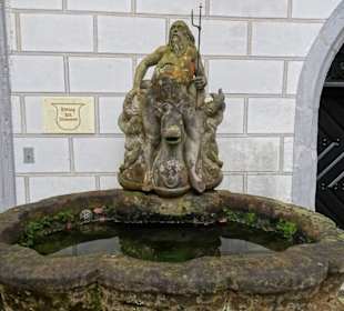 Neptunbrunnen im Innenhof