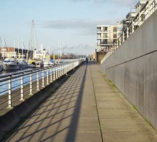 Promenade am Europahafen der Überseestadt