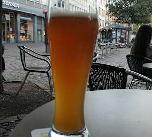 Zu einem Absacker beim Cafe Extrablatt am Markt