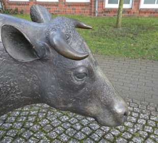 Ansichten der Skulptur Die Melkerin