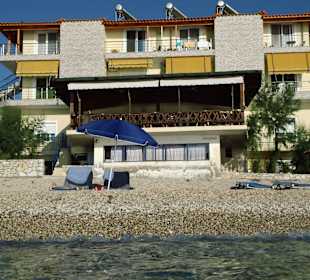 Himara - nasz hotel - 15m. od wody