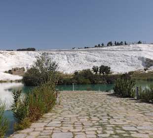 Blick vom Tal auf Pamukkale