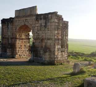 Torbogen in der Abenddämmerung