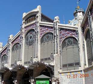 Das Hauptportal der Markthalle