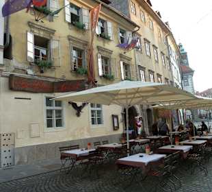 Mitten in der Fußgängerzone, nahe beim Rathaus