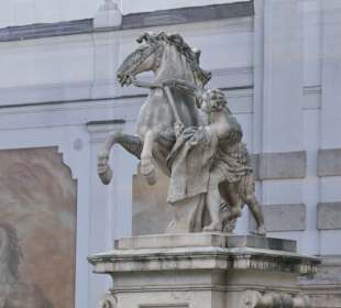 In Salzburg beim Karajan-Platz