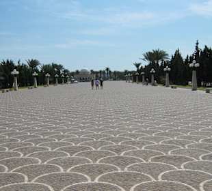 Hof vor dem Mausoleum