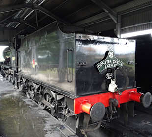 Dampflok wird angeheizt für die Fahrt