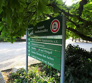 Wegweiser zum Kurpark des Stadtgartens