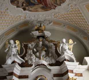 Hauptaltar Heiligenfiguren