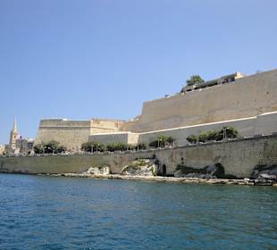Widok ze statku wycieczkowego na Port Valletta