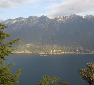 Aussichtspunkt an der Straße hinunter zum See