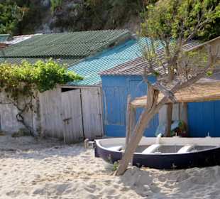 Bootsschuppen am Strand von Tropea