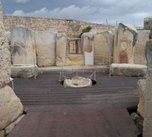 Auf dem Rundweg durch die Tempelanlage