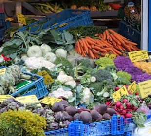 Rundgang durch die Markthalle am Carlsplatz