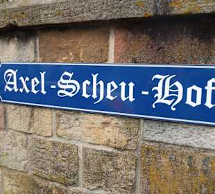 Hinweis am Hofeingang