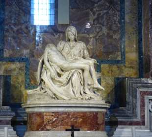 La Piedad en el interior de la Basílica