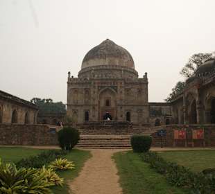 Bada Gumbad Moschee