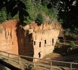 Grabkammer an Grabkammer