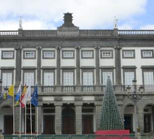 Das Alte Rathaus an der Plaza de Santa Ana