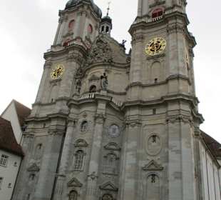 Front mit 2 Türmen