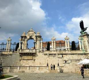 Vorplatz des Burgpalastes