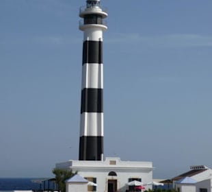 Schöner Leuchttum vom Strand aus zu sehen