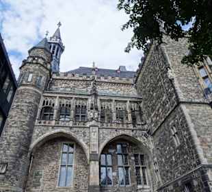 Außenansicht des Rathauses vom Katschhof gesehen