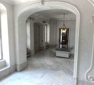 Blick in den Eingangsbereich des Schlosses