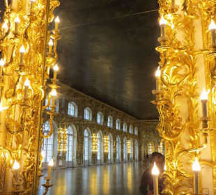 Der Große Saal, reflektiert in einen Spiegel