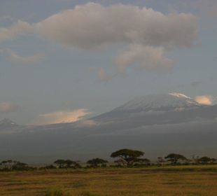 Der Kilimanjaro - von Amboseli aus gesehen