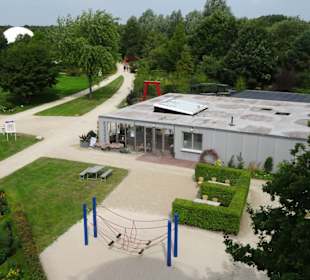 Blick vom Aussichtsturm in den Park der Gärten