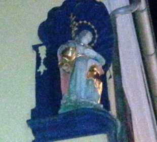 Heiligenfiguren an den Hauswände