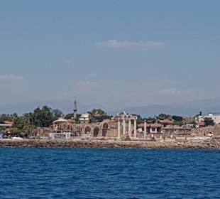 Antikes Side und Apollon Tempel vom Meer aus