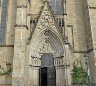 Eingang durch das Brautportal