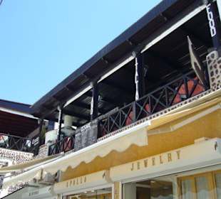 Cesare über dem Touristengewühl