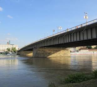 Brücke über die Donau
