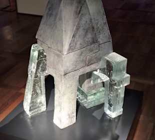 Exponate des Museums für Modernes Glas