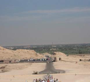 Blick auf Luxor vom Totentempel der Hatschepsut