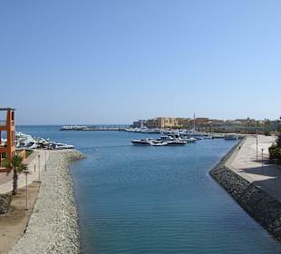 Gehwege endlang der Marina
