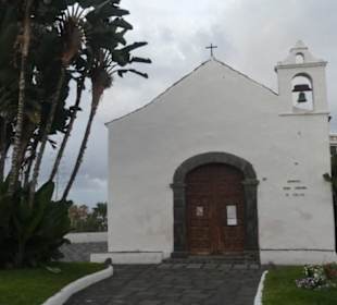 Ermita de San Telmo zwischen Promenade und Küste